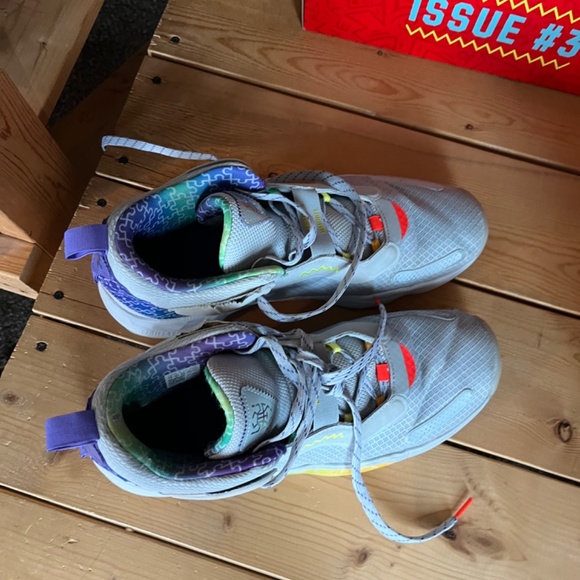 Shoes - Picture 5 of 10